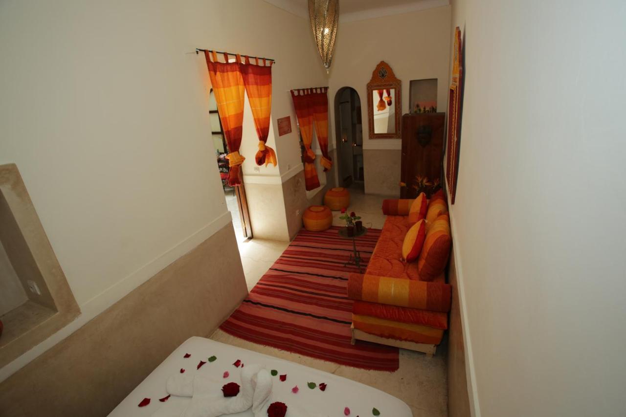 Riad White Flowers Marrakesh Exterior photo