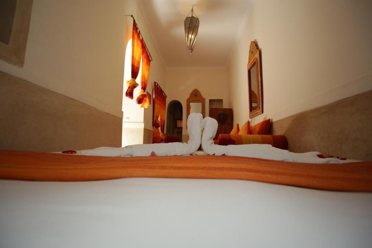 Riad White Flowers Marrakesh Exterior photo