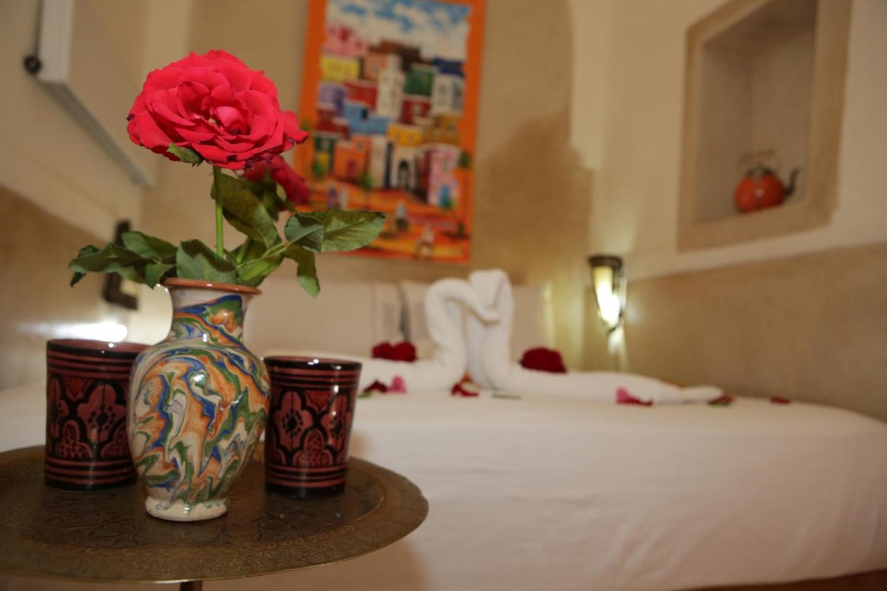 Riad White Flowers Marrakesh Exterior photo