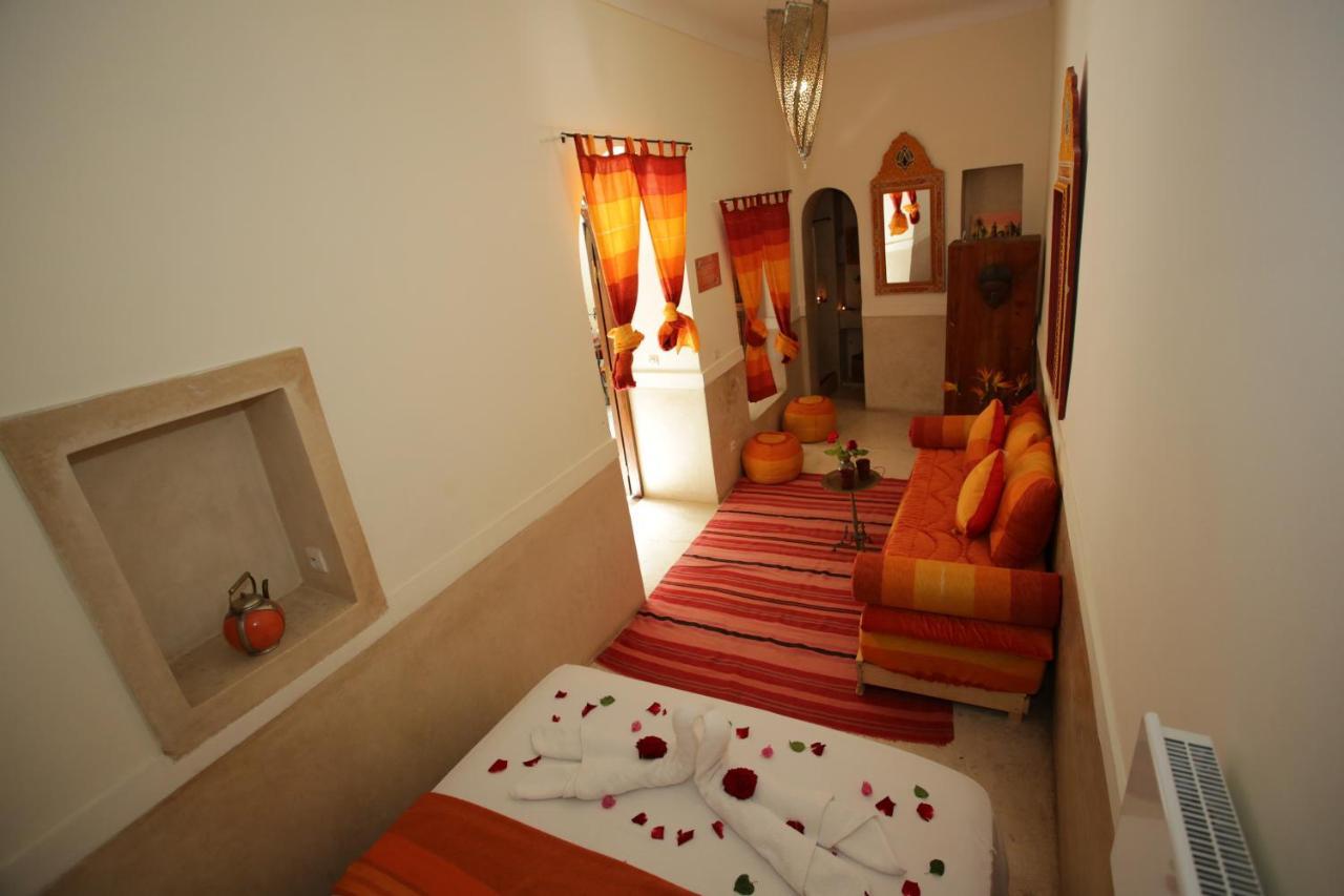 Riad White Flowers Marrakesh Exterior photo