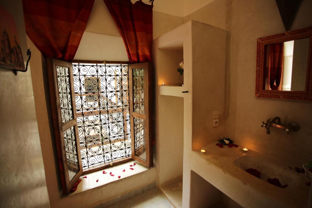 Riad White Flowers Marrakesh Exterior photo