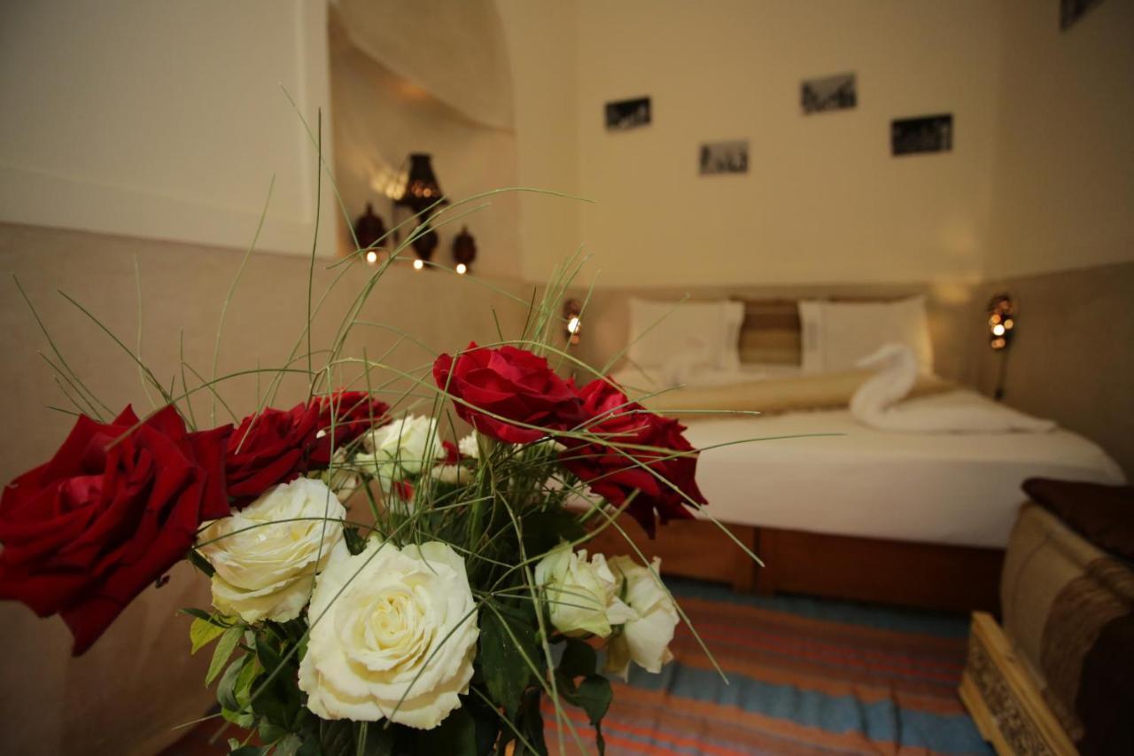 Riad White Flowers Marrakesh Exterior photo