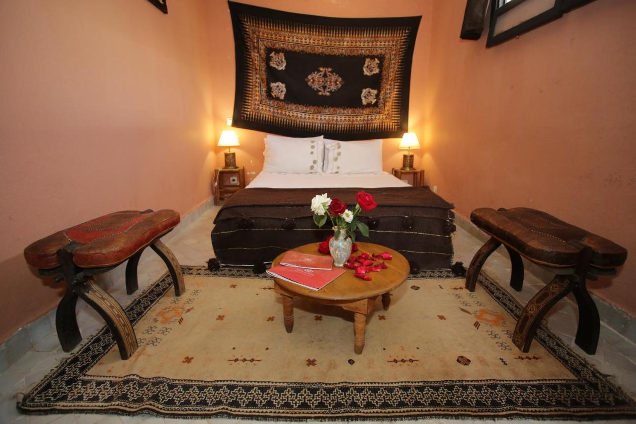 Riad White Flowers Marrakesh Exterior photo