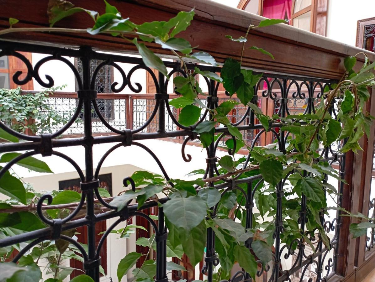 Riad White Flowers Marrakesh Exterior photo