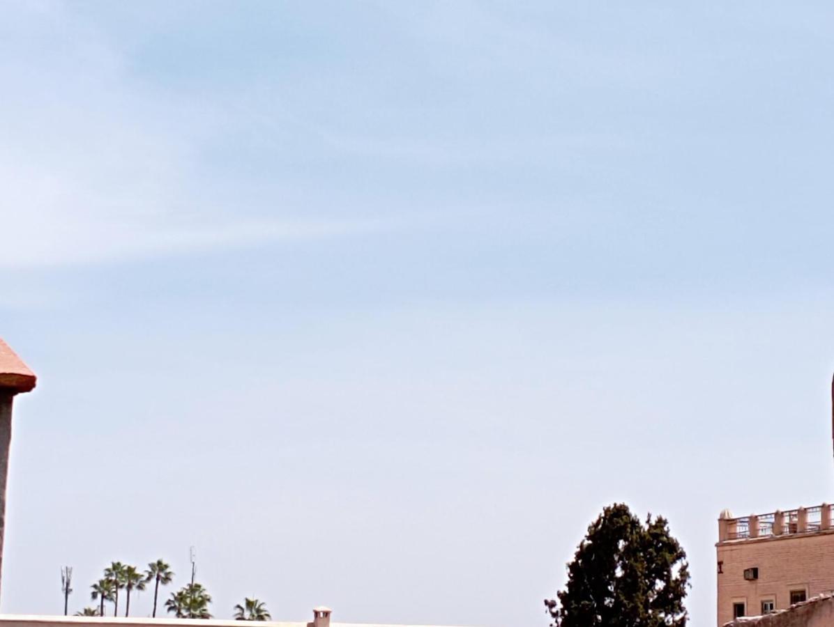 Riad White Flowers Marrakesh Exterior photo