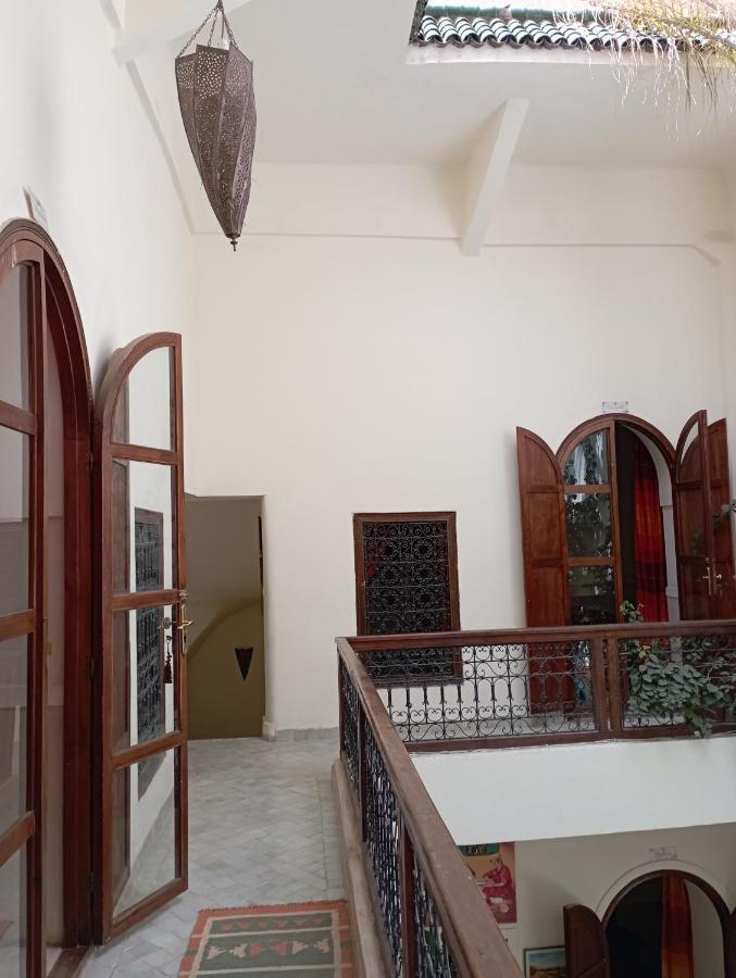Riad White Flowers Marrakesh Exterior photo